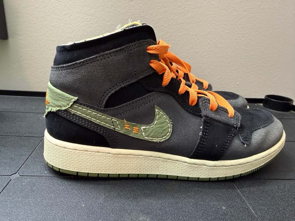 Air Jordan 1 Mid SE Craft 'Anthracite Light Olive' Youth Sneakers (FD5847-003)